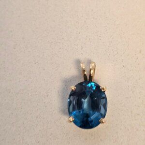 14KT Yellow Gold and Topaz Pendant